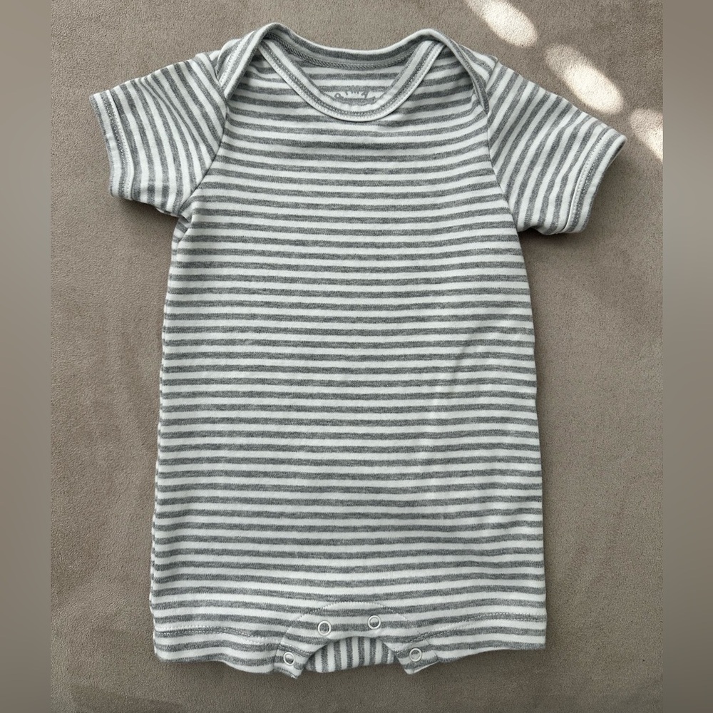 Primary Gray and White Striped Shortie